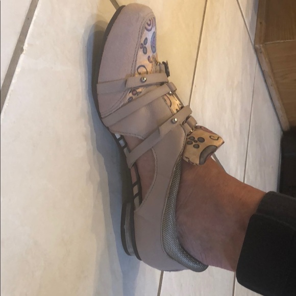 Adorable!  blush/pink suede& leather cutouts - Picture 3 of 8